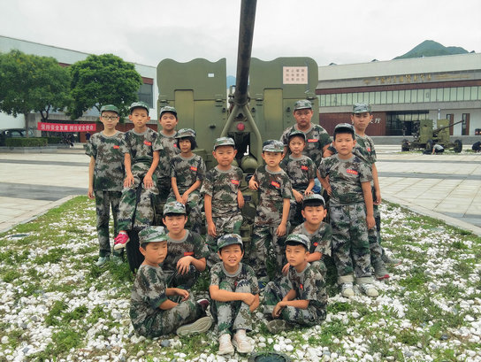 中合育才军事夏令营
