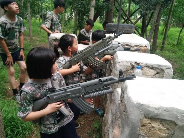中合育才军旅夏令营.jpg
