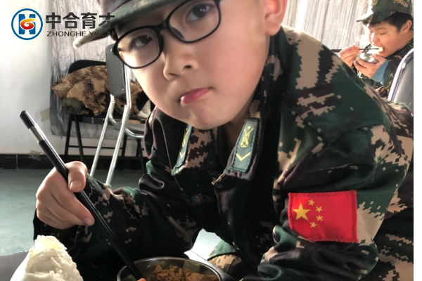 中合育才军事冬令营有哪些活动